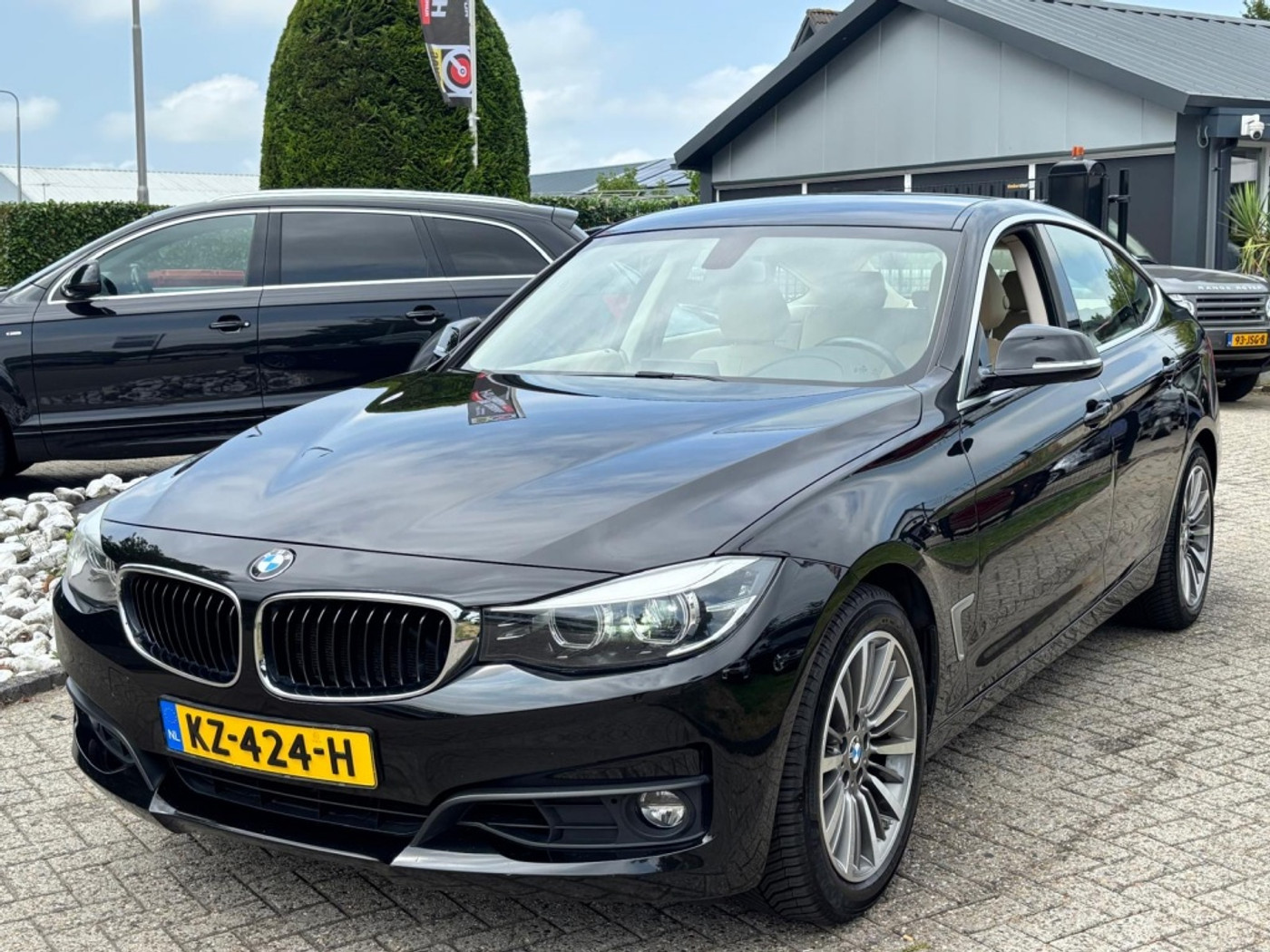 BMW 320i 320I High Executive 2017 Automaat Dealer Onderhouden 2017 - voorkant