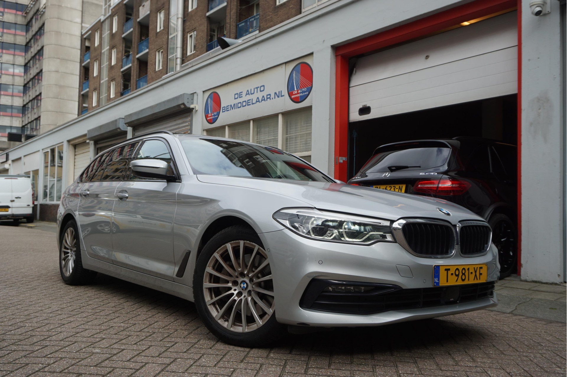 BMW 530i 530i High Executive Sport Line | PANO * HUD * Sfeerverlichting * Adaptive + Lane * 2019 - voorkant