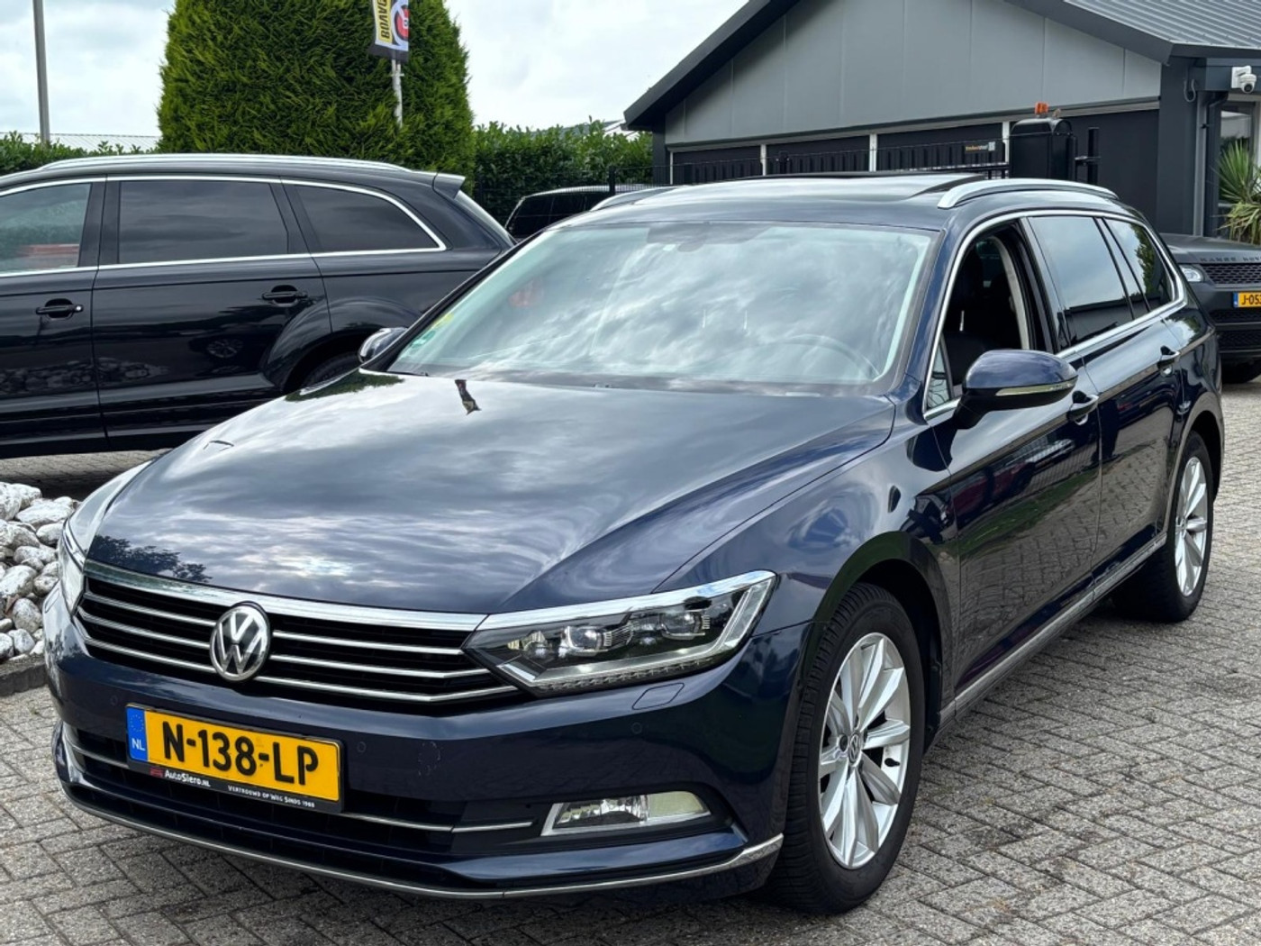Volkswagen Passat 2.0 TDI Highline 2016 Pano Leer Xenon 2016 - voorkant