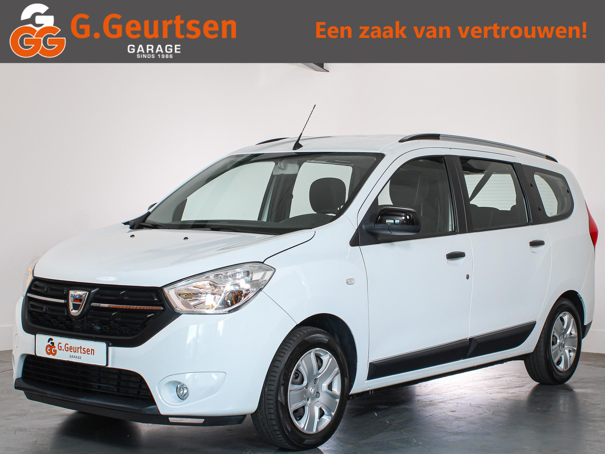 Dacia Lodgy 1.3 TCe Comfort 7p. 2022 - voorkant