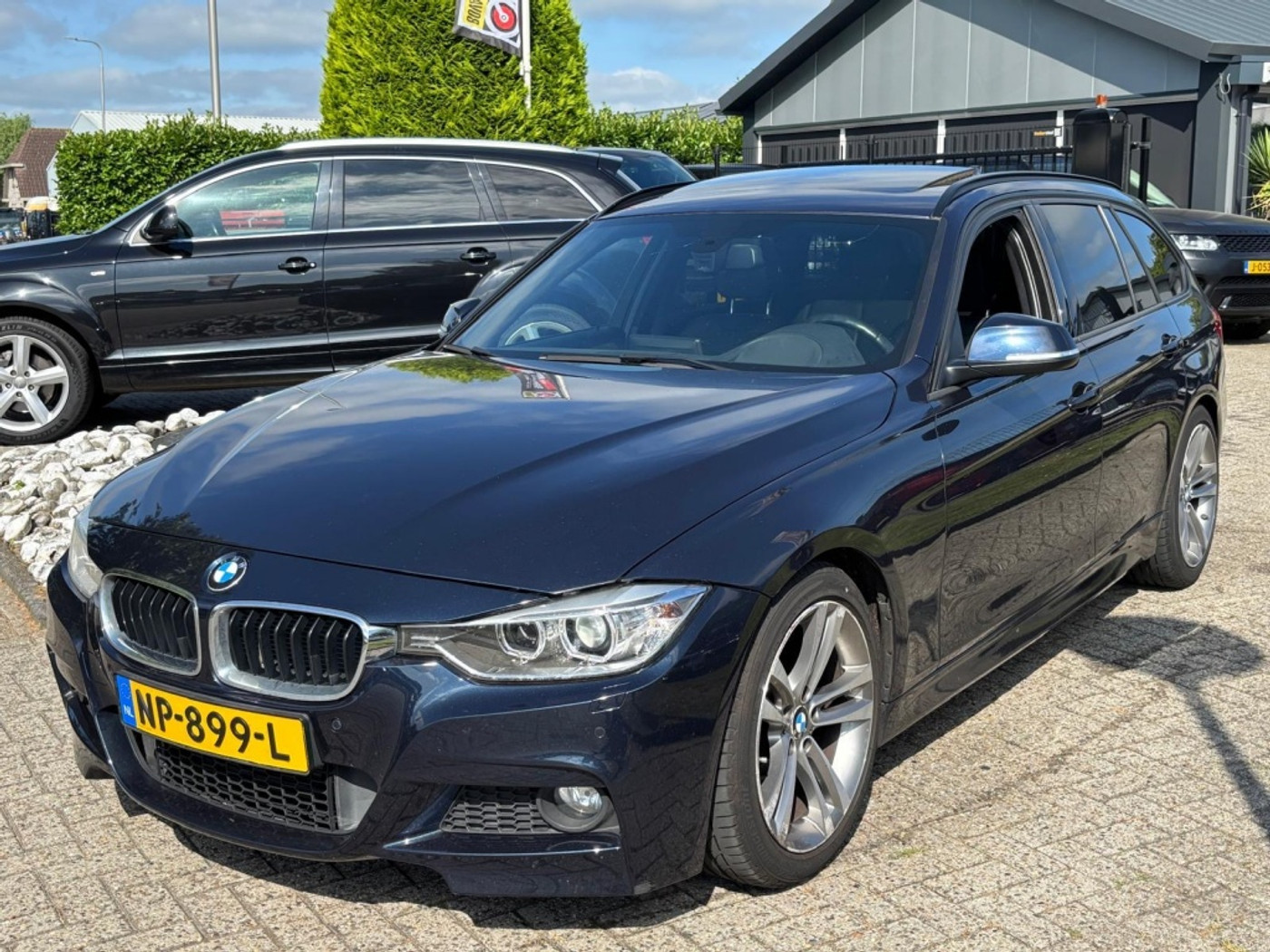 BMW 330d 330D High Exe 2014 M-Pakket Panodak HUD 2014 - voorkant