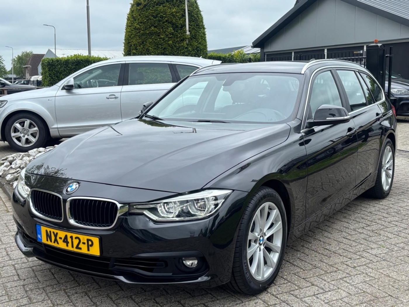 BMW 320i 320i High Executive Automaat 2017 Zwart Leder 2017 - voorkant