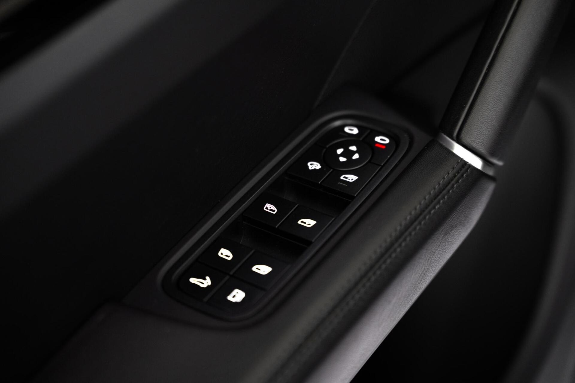 Foto van Porsche Cayenne E-hybrid