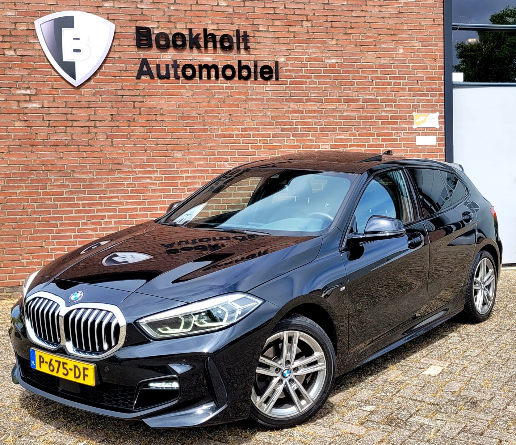 BMW 118i 118i M-sport Pano Camera Stuurverw. HIFI [1e eig. BTW NL NAP] 2022 - voorkant