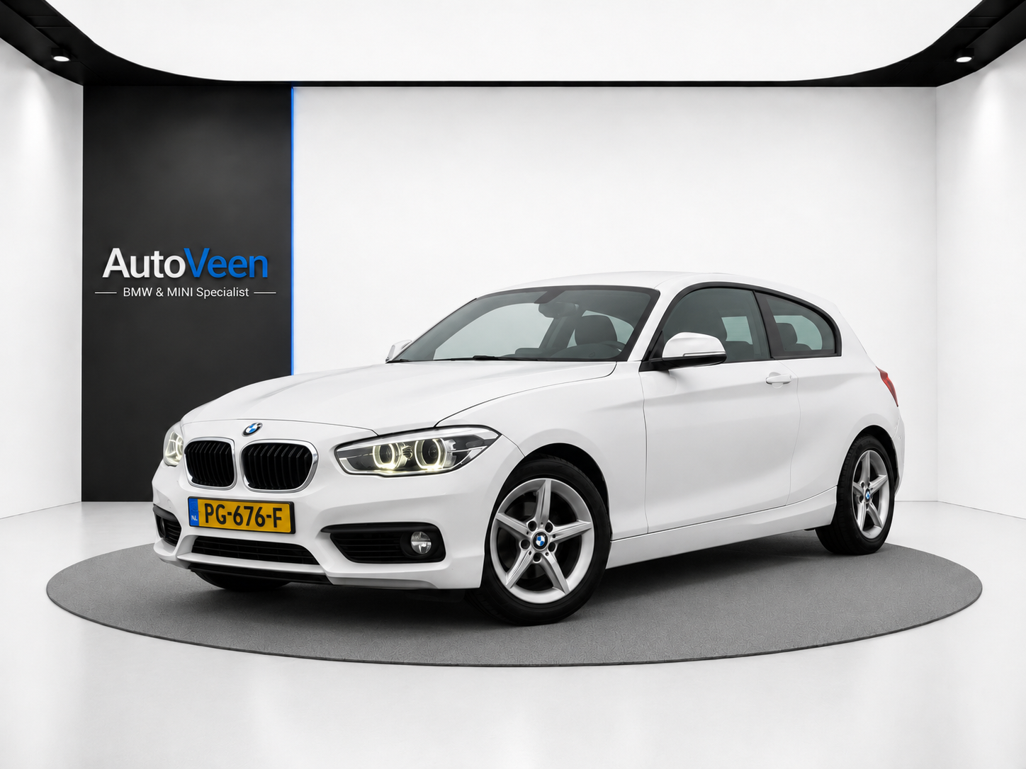 BMW 118i BMW 1-serie, 118i Executive (NL AUTO, LED, NAVI, PDC, LM-VELG) 2017 - voorkant