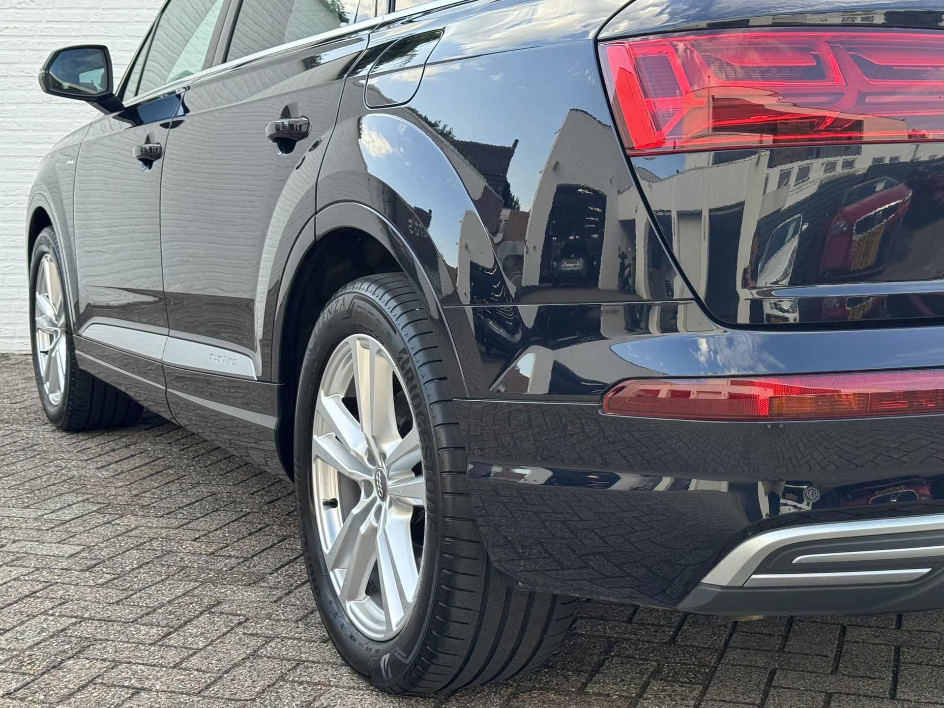 Foto van Audi Q7 E-tron