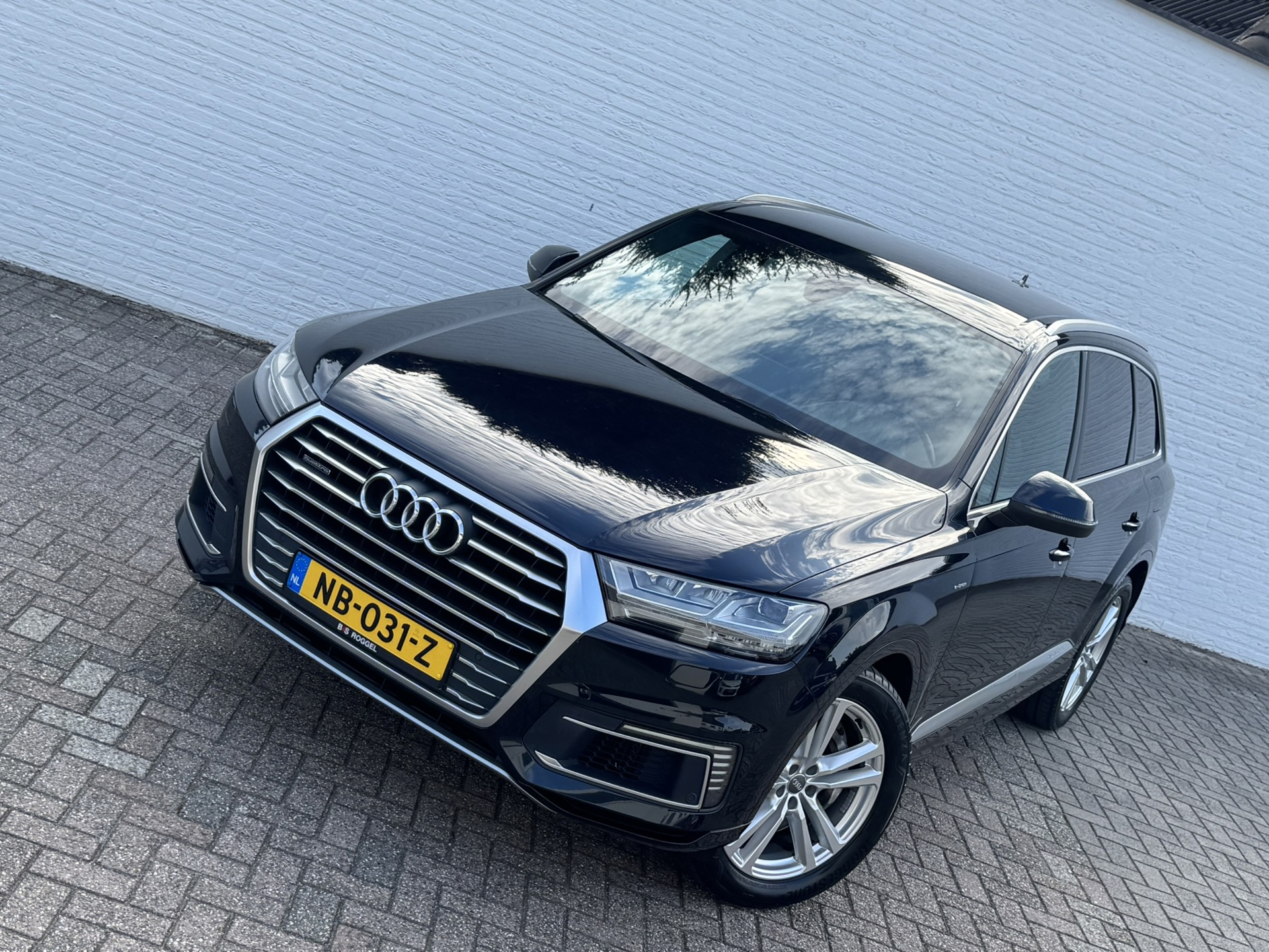 Foto van Audi Q7 E-tron