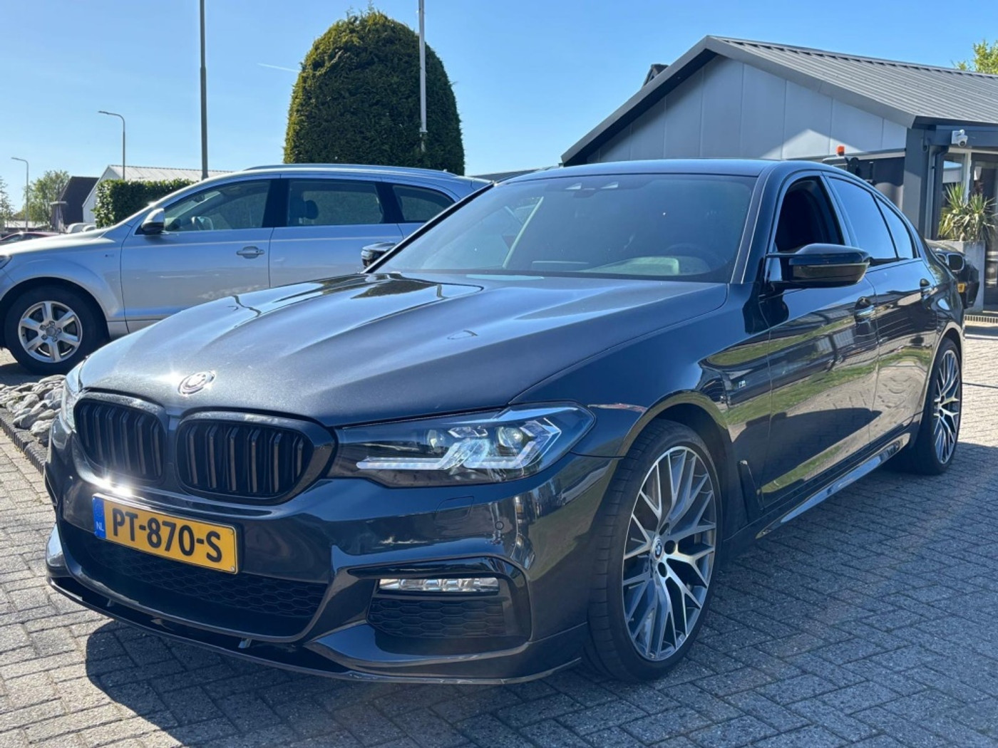 BMW 5-serie Touring 520i Executive 2017 - voorkant