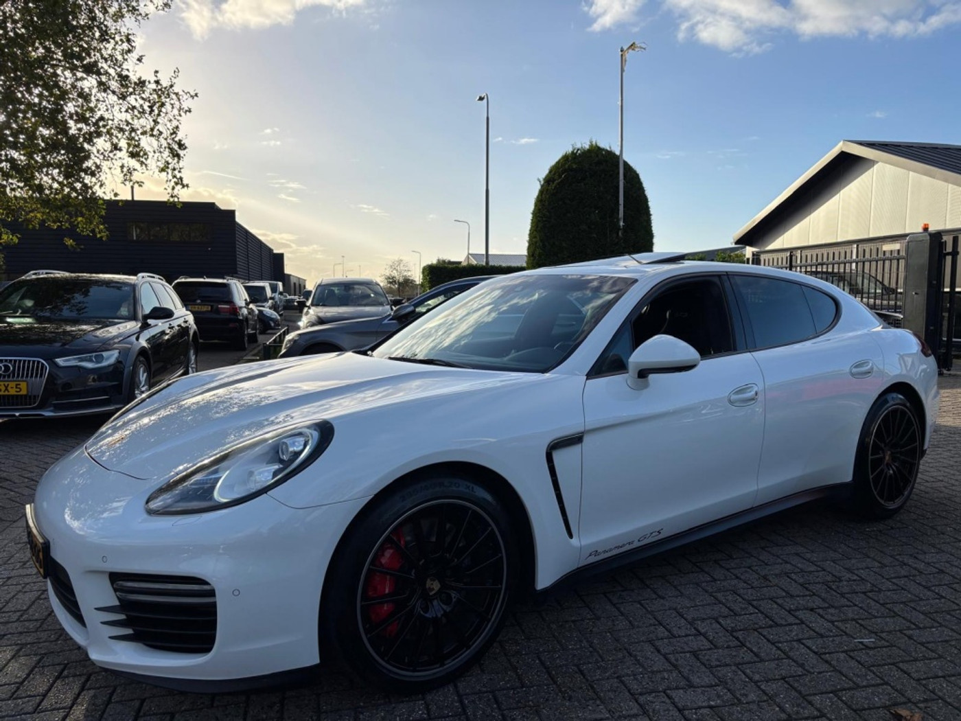 Foto van Porsche Panamera GTS
