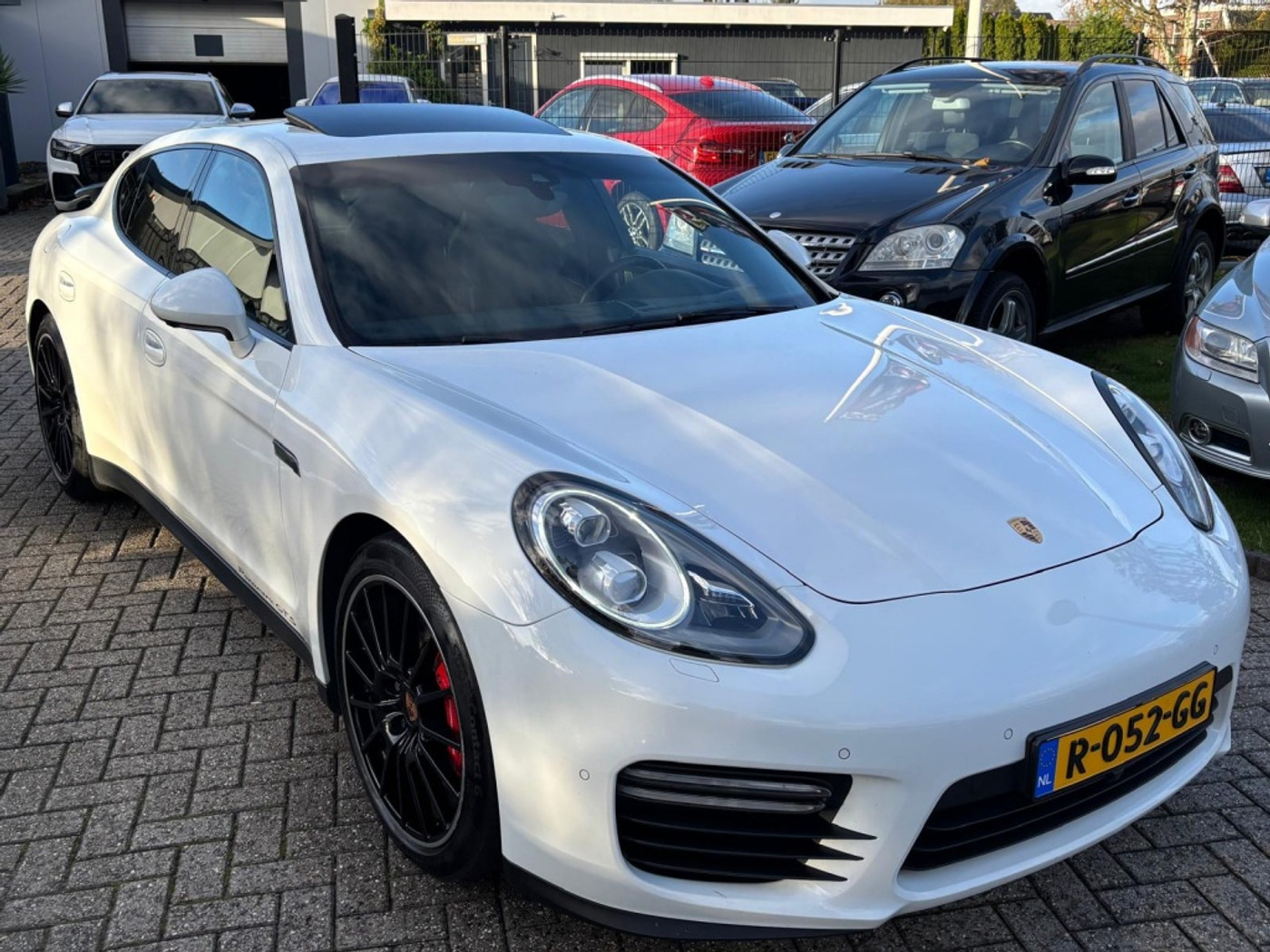 Foto van Porsche Panamera GTS