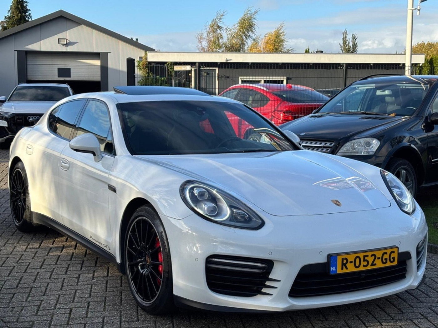 Foto van Porsche Panamera GTS