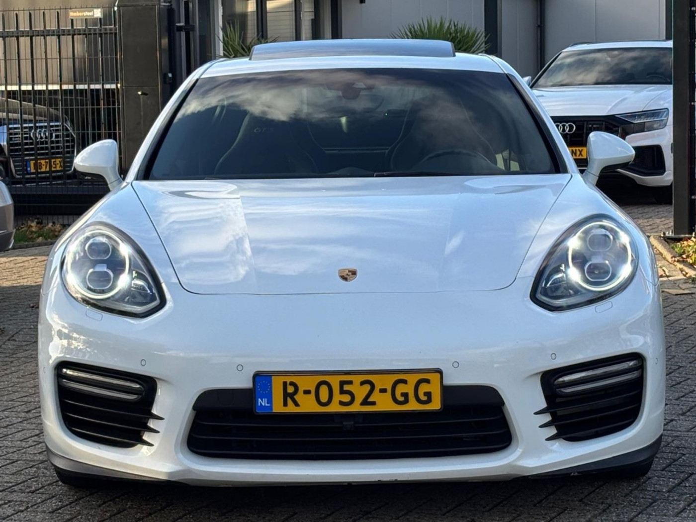 Foto van Porsche Panamera GTS