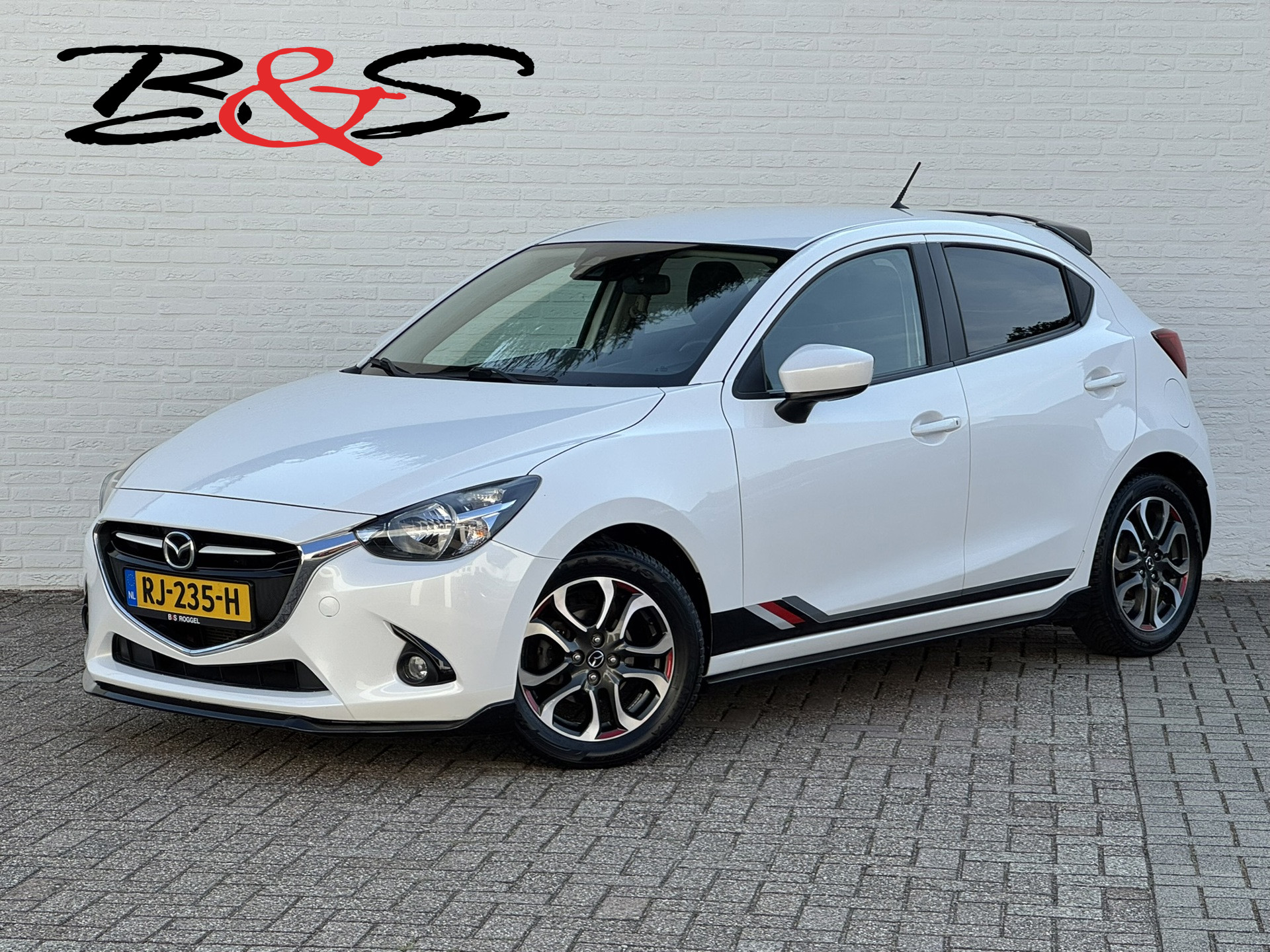 Mazda Mazda2 1.5 Skyactiv-G GT-M Navi PDC Clima Cruise All-Season banden 2015 - voorkant