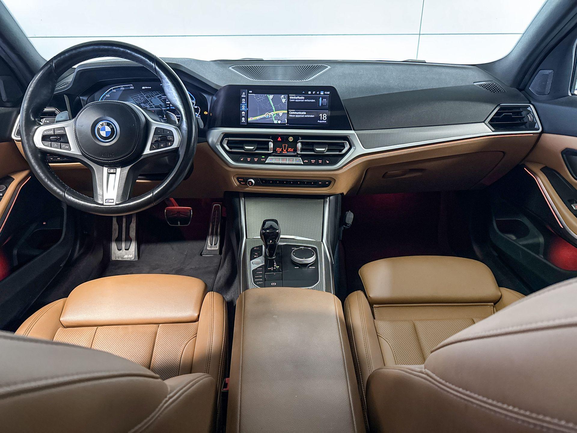 Foto van BMW 330e xDrive