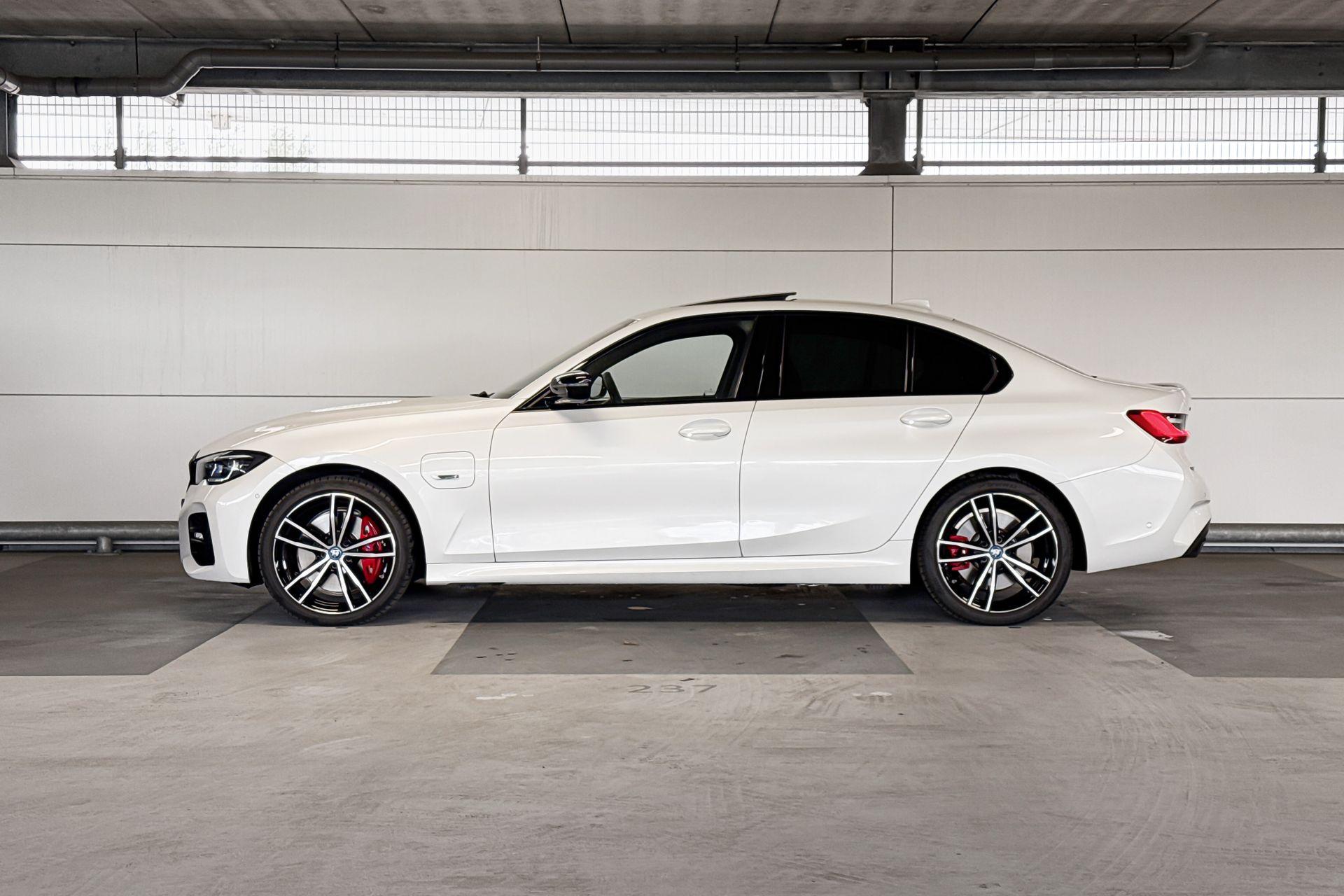 Foto van BMW 330e xDrive