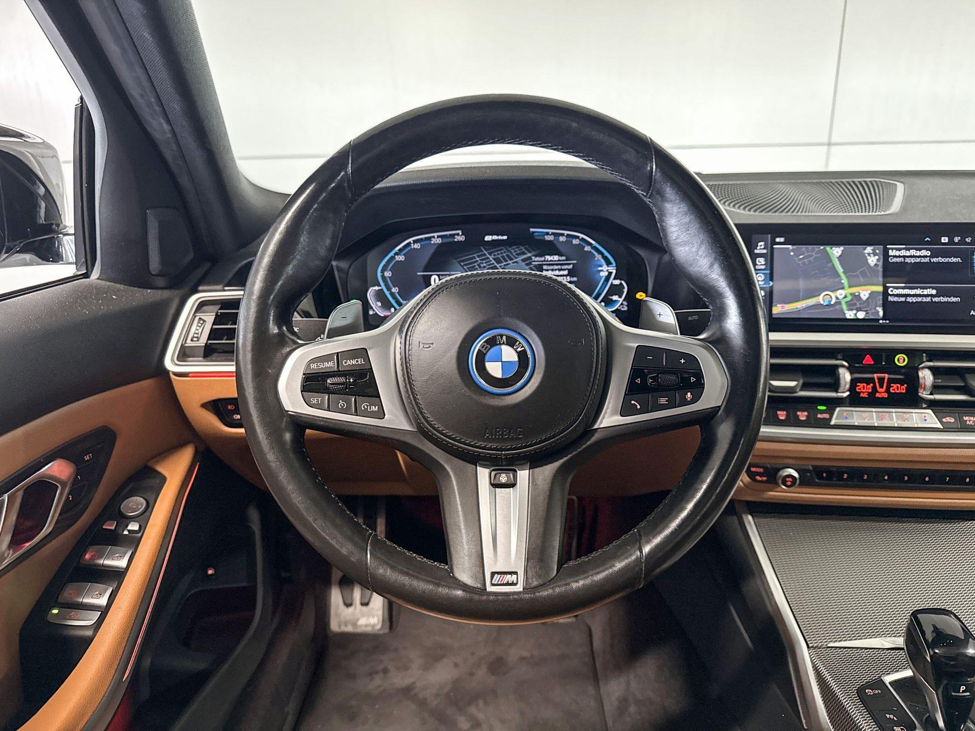 Foto van BMW 330e xDrive