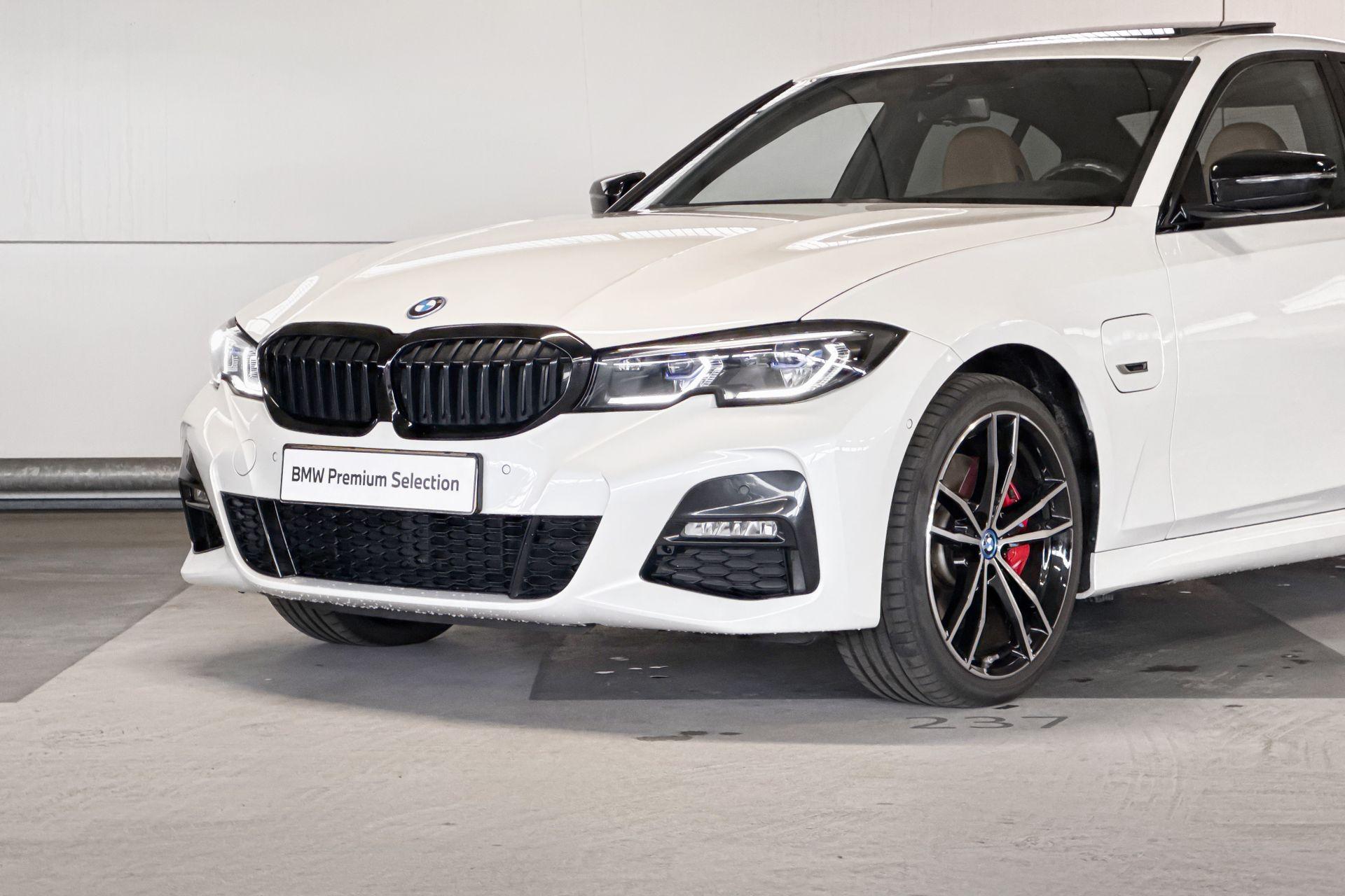 Foto van BMW 330e xDrive