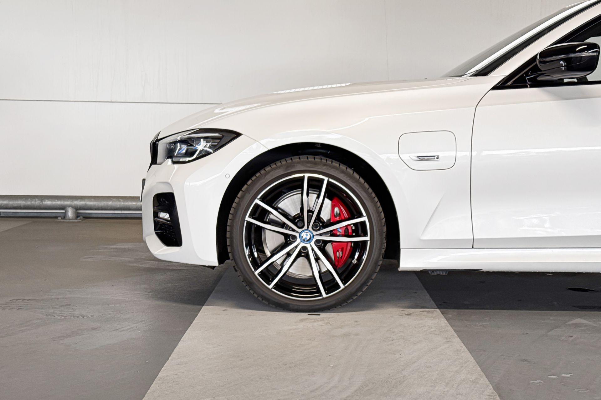 Foto van BMW 330e xDrive