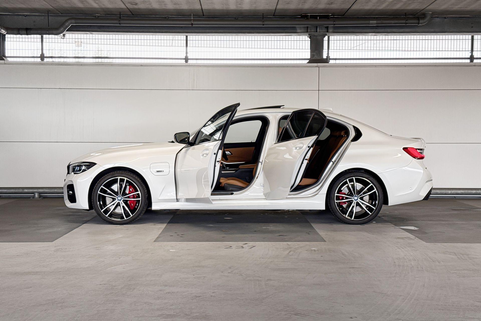 Foto van BMW 330e xDrive