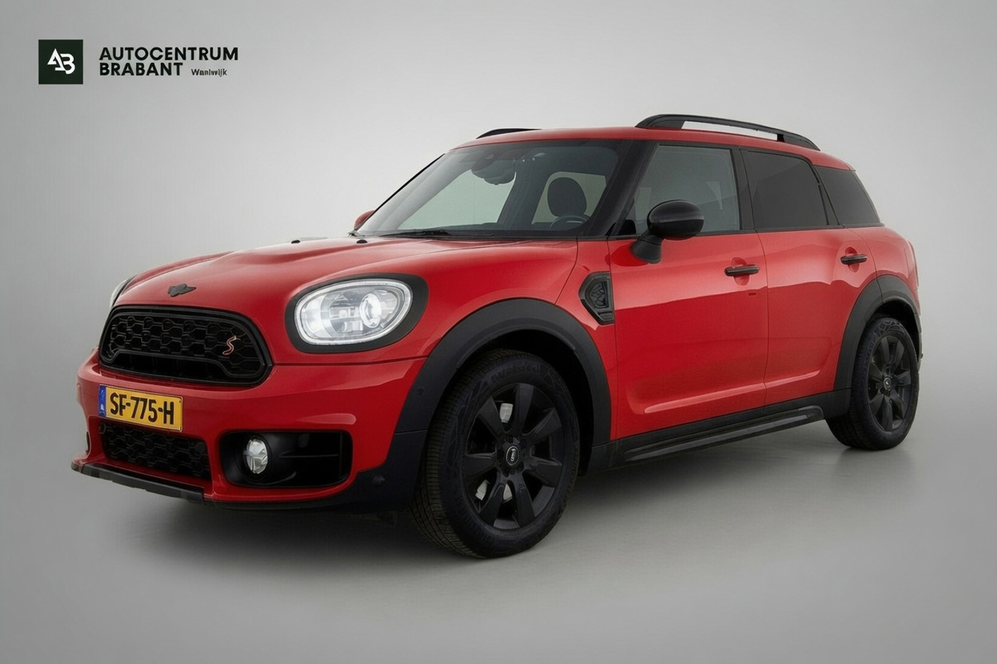 Mini Countryman Cooper S 2.0 Cooper S Salt | LAGE KM! | 192PK | Pano | NL-Auto | Perf onderH | Carplay | ParkSens | Cruise | ETC 2018 - voorkant