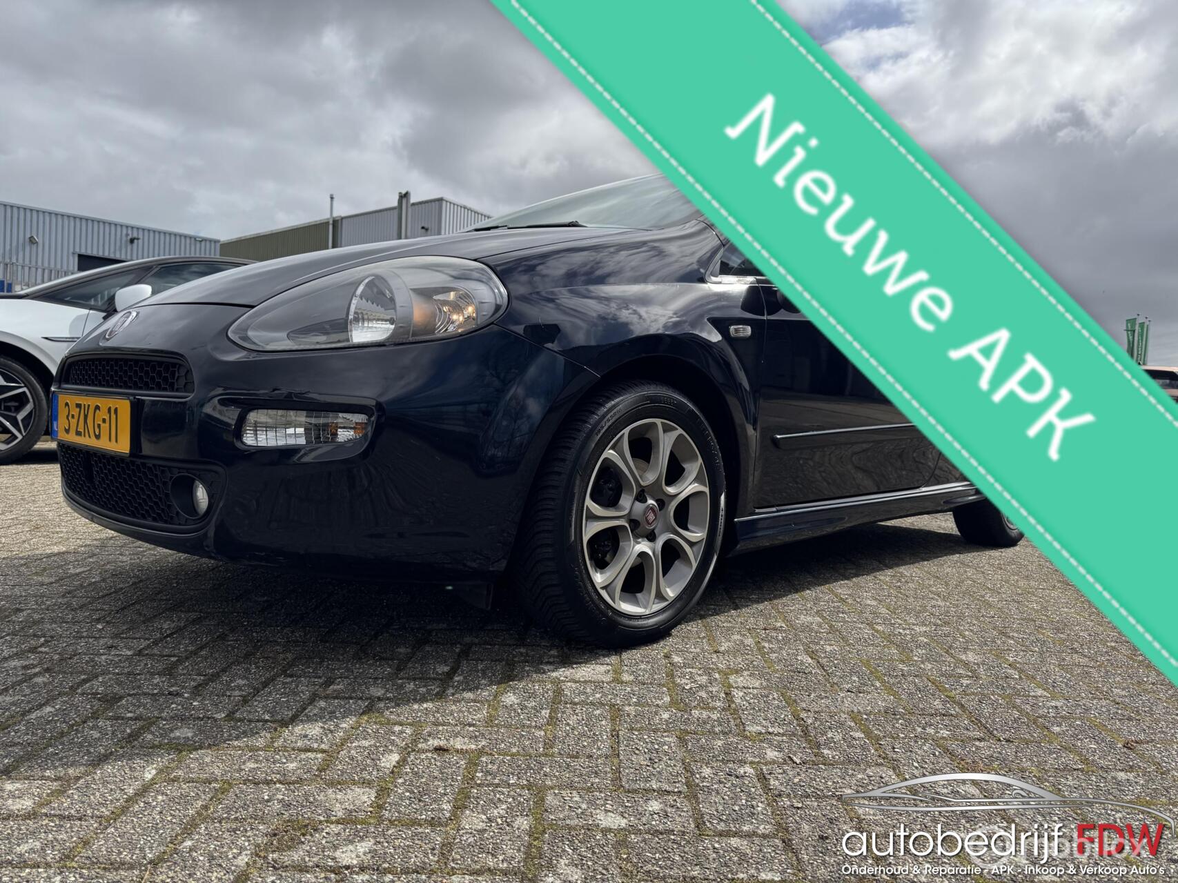 Fiat Fiat Punto 0.9 TwinAir/3D/TREKHAAK/PDC/NAP/CRUISE CONT/ 2014 - voorkant