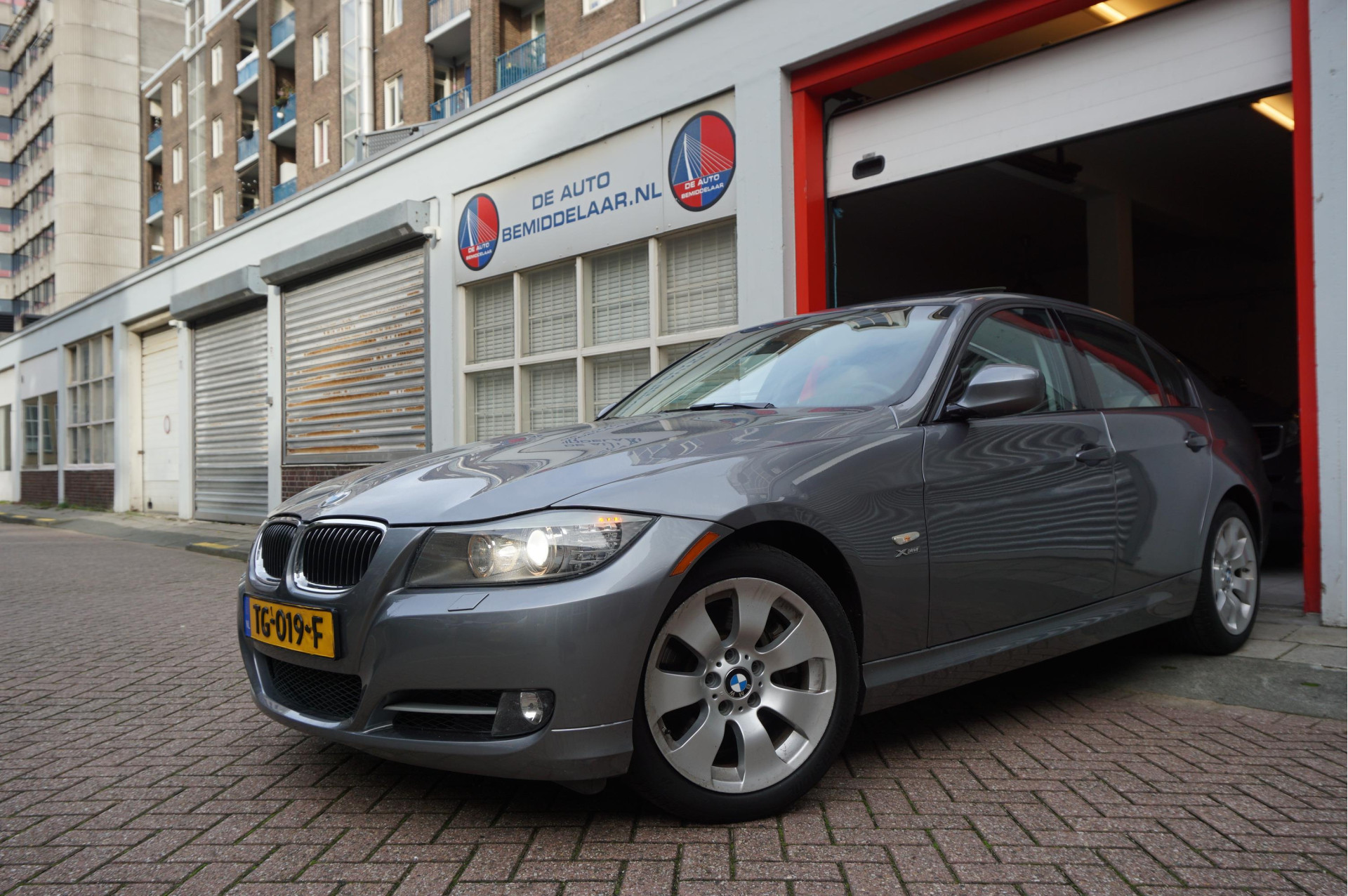 BMW 335i xDrive 335xi High Executive xDrive Aut | liefhebbers auto | 2011 - voorkant