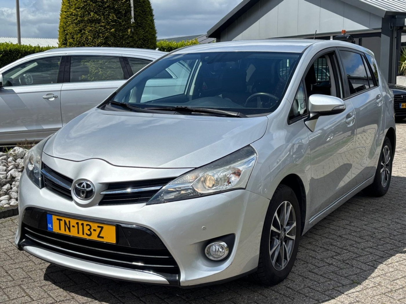 Toyota Toyota Verso 1.8 VVTI Benzine 2013 Grijs Trekhaak Hoogzitter 2013 - voorkant