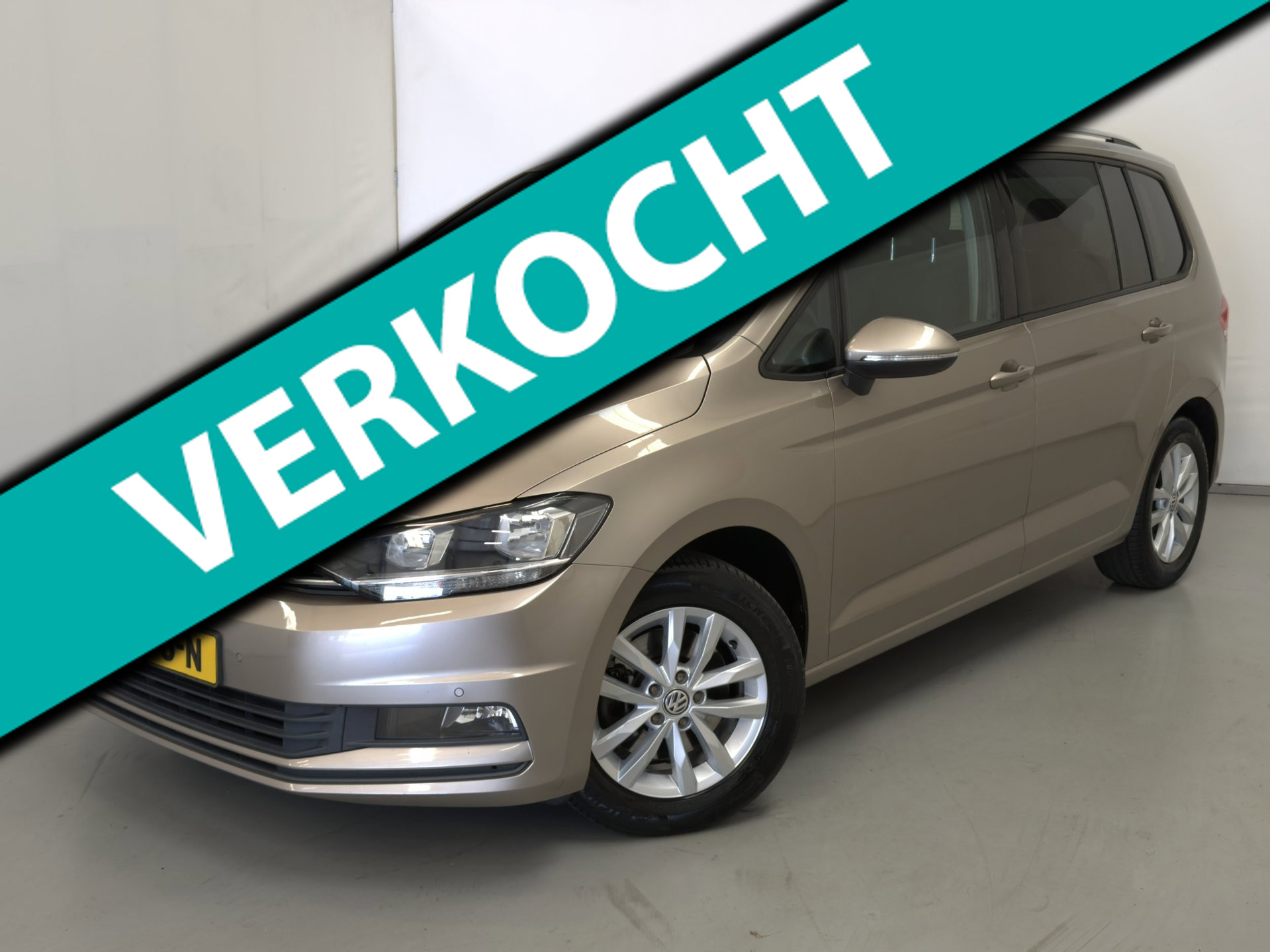 Volkswagen Touran 1.5 TSI Comfortline / NL-auto / BTW / Massage 2019 - voorkant