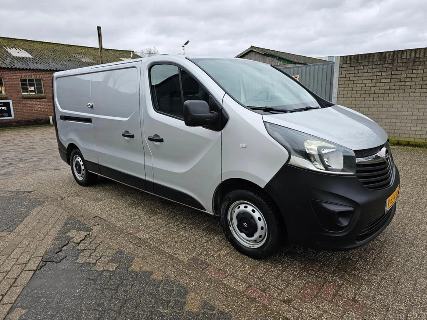 Foto van Opel Vivaro-b