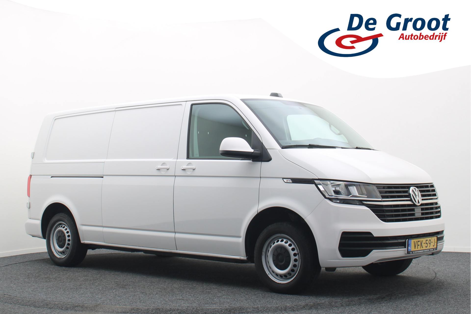 Volkswagen Transporter 2.0 TDI L2H1 28 2020 - voorkant