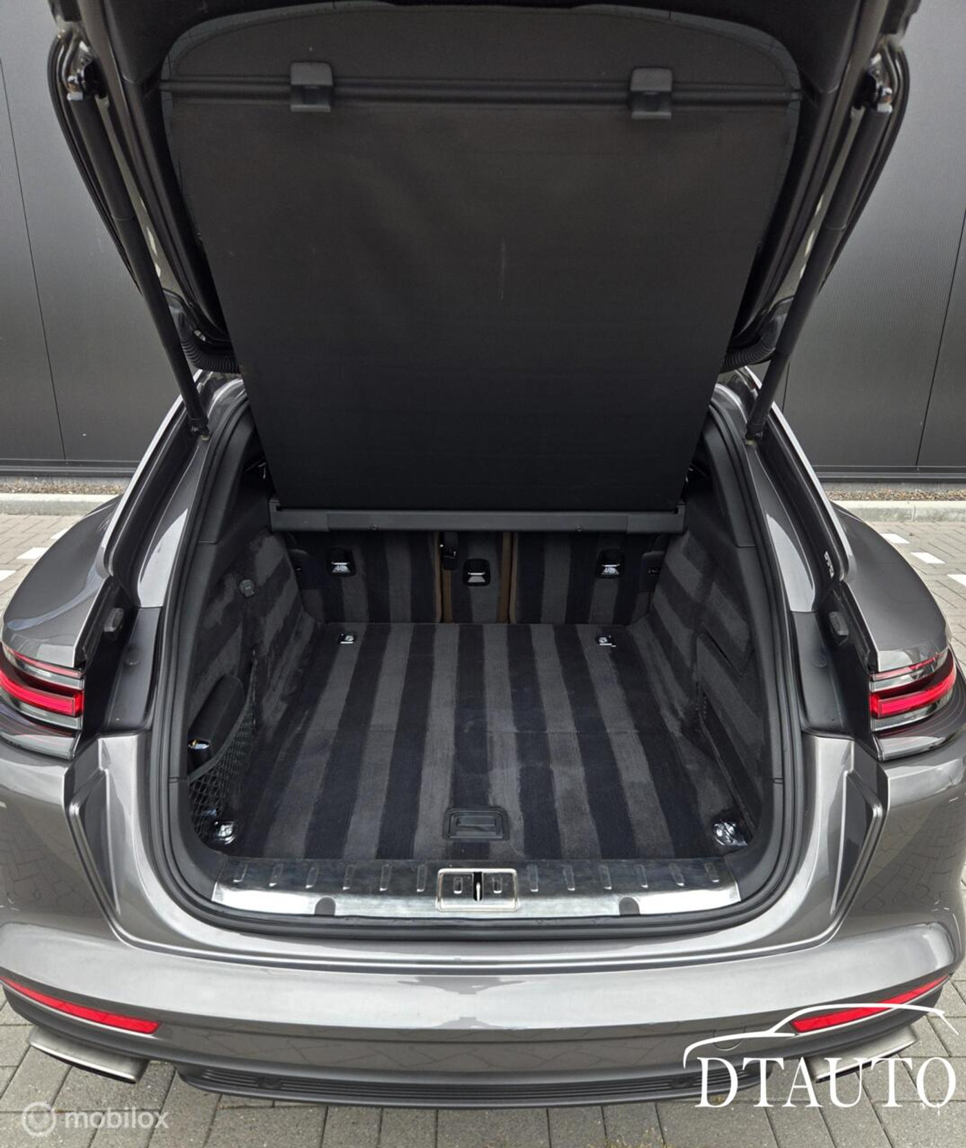 Foto van Porsche Panamera 4 E-hybrid