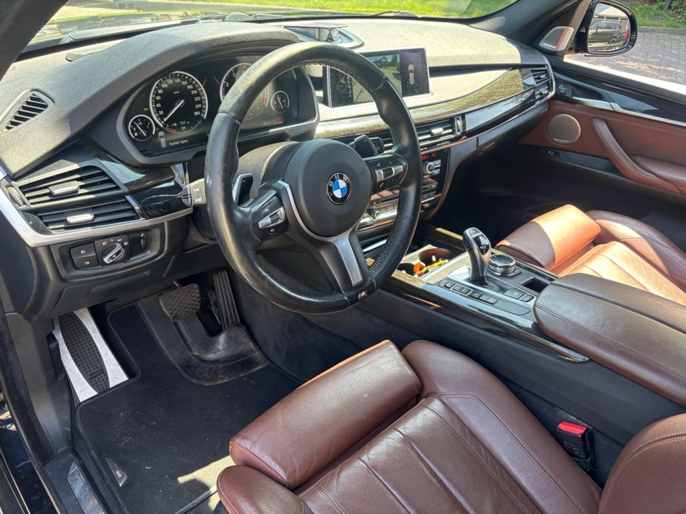 Foto van BMW X5 Xdrive50i