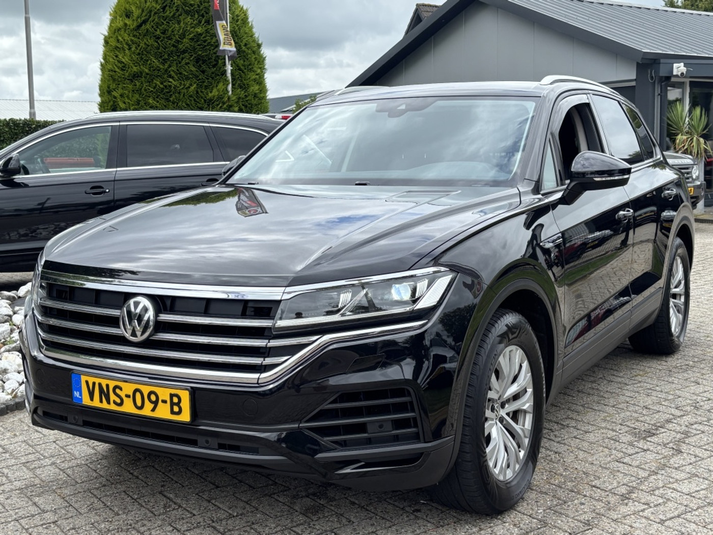 Volkswagen Touareg 3.0 TDI Grijs Kenteken Bedrijfsauto 2019 Trekhaak 3500KG X5 Q7 2019 - voorkant