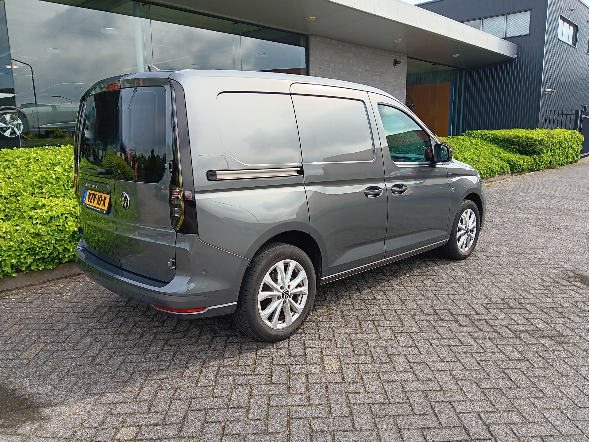 Foto van Volkswagen Caddy Modified Partition Wall
