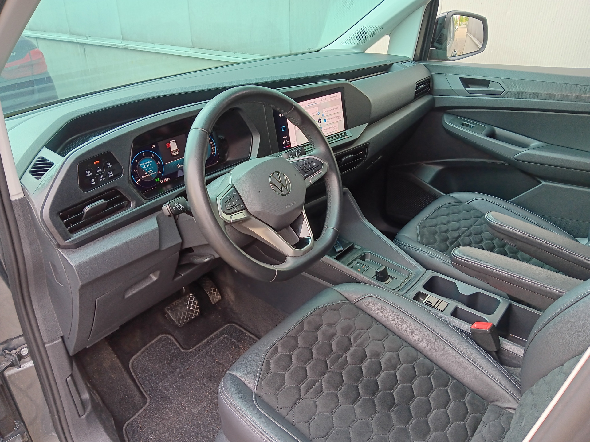 Foto van Volkswagen Caddy Modified Partition Wall