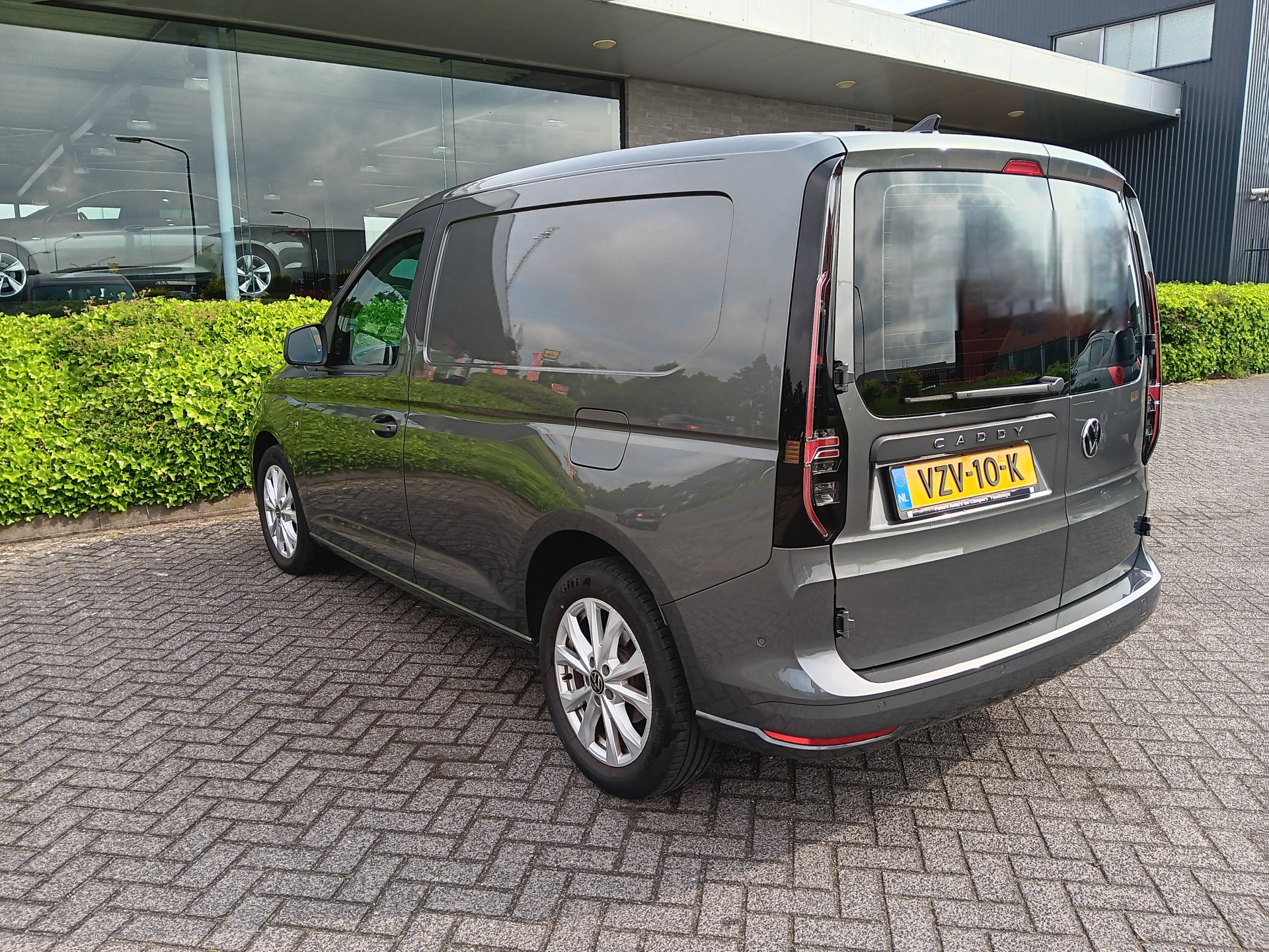 Foto van Volkswagen Caddy Modified Partition Wall