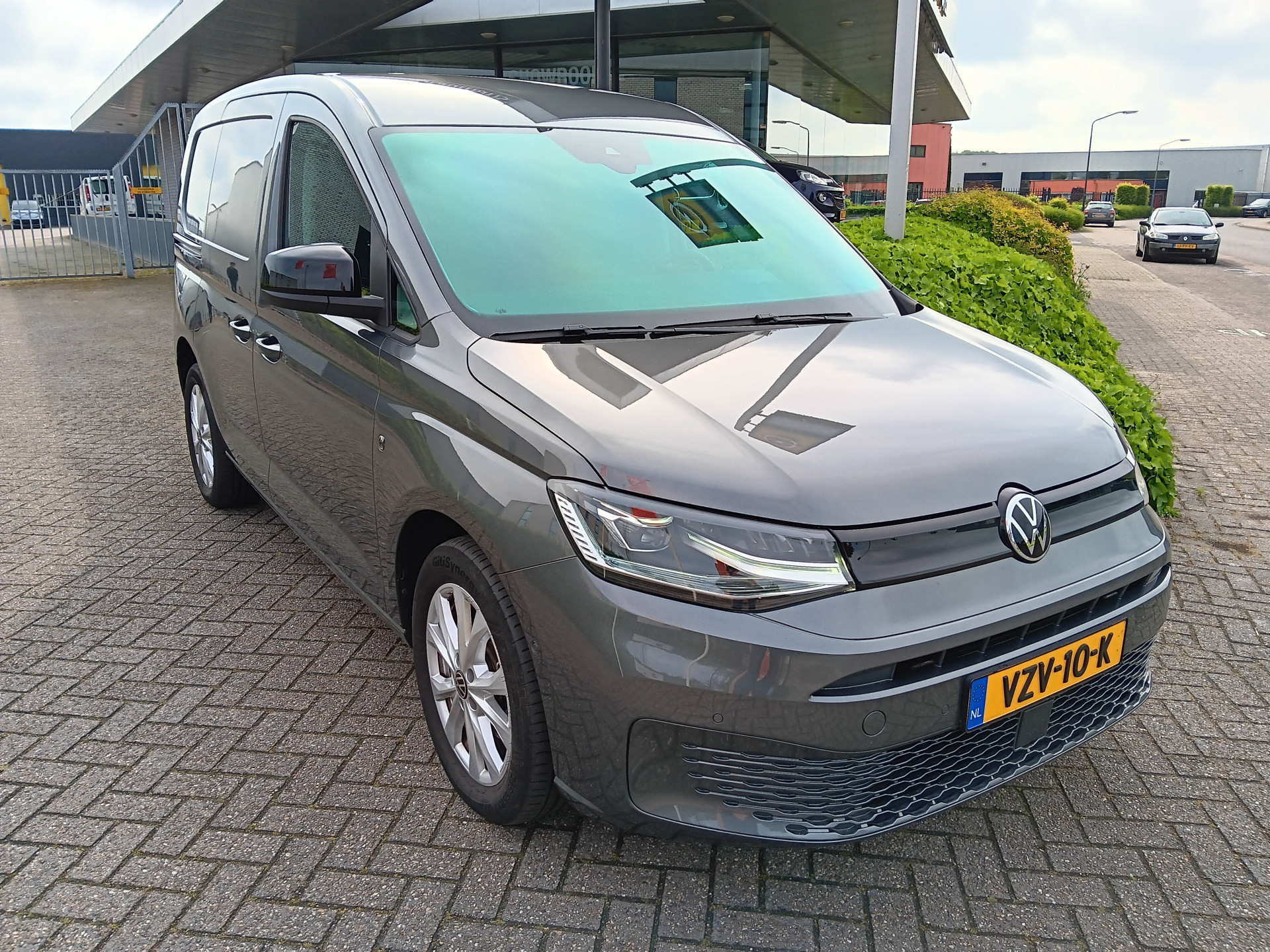 Foto van Volkswagen Caddy Modified Partition Wall