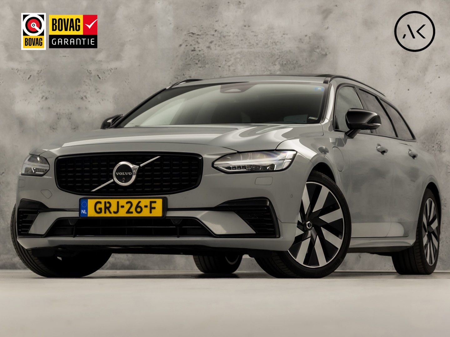 Volvo V90 2.0 T6 Plug-in hybrid AWD Ultimate Dark 2024 - voorkant