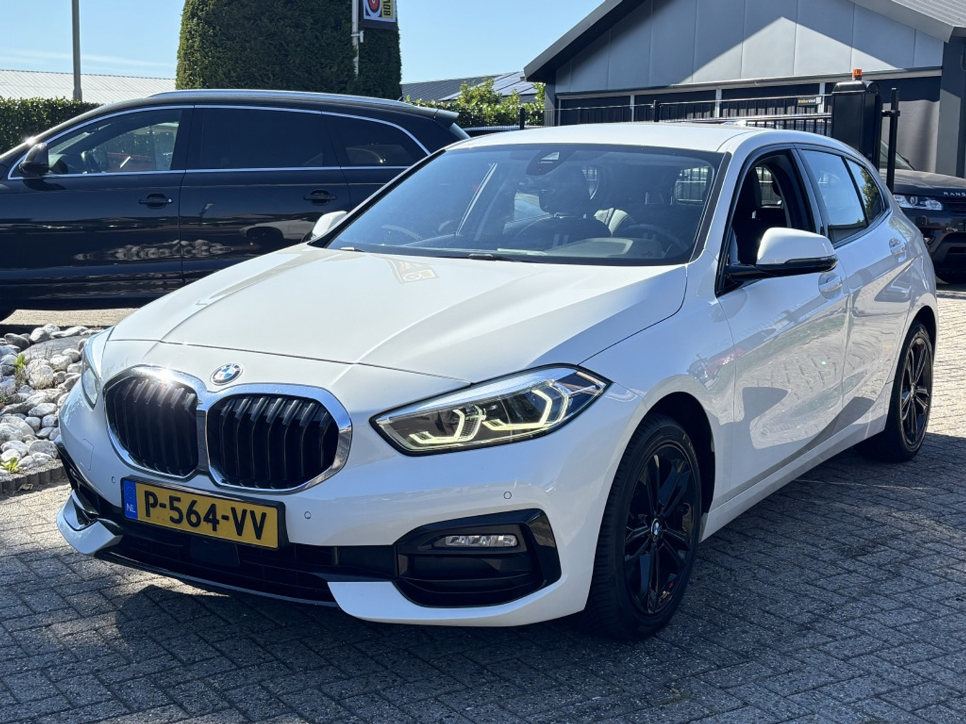 BMW 118i 118i High Executive Sport Automaat 2021 Wit 2021 - voorkant