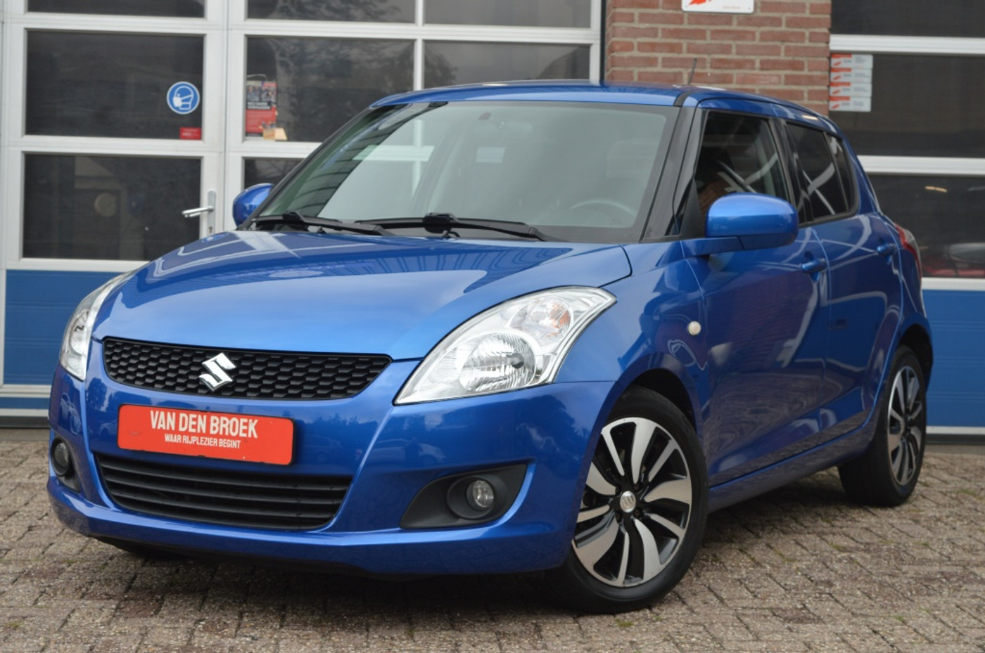 Suzuki Swift 1.2 Exclusive | AUT - AIRCO - STOELVERW 2011 - voorkant