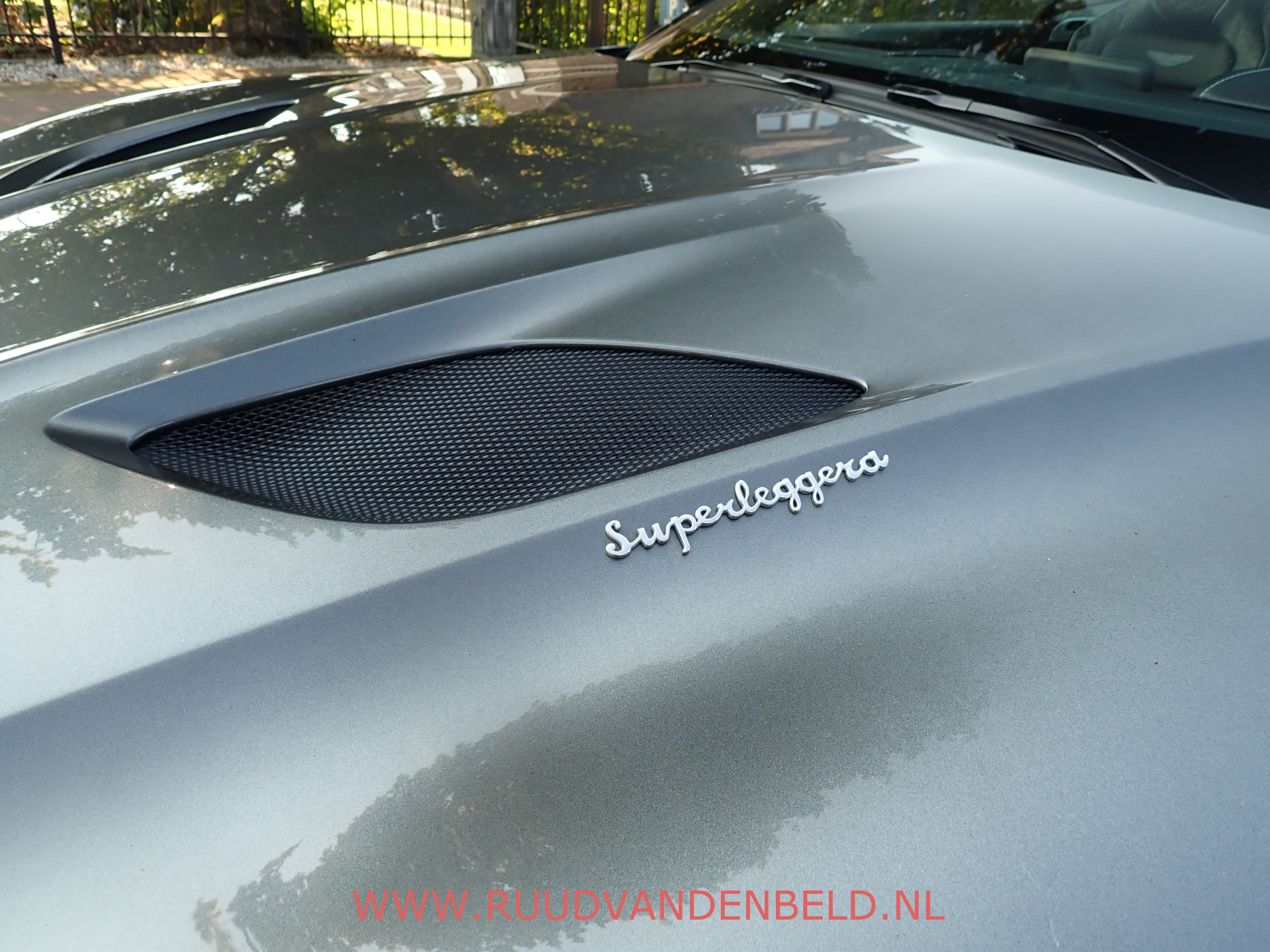 Foto van Aston Martin DBS