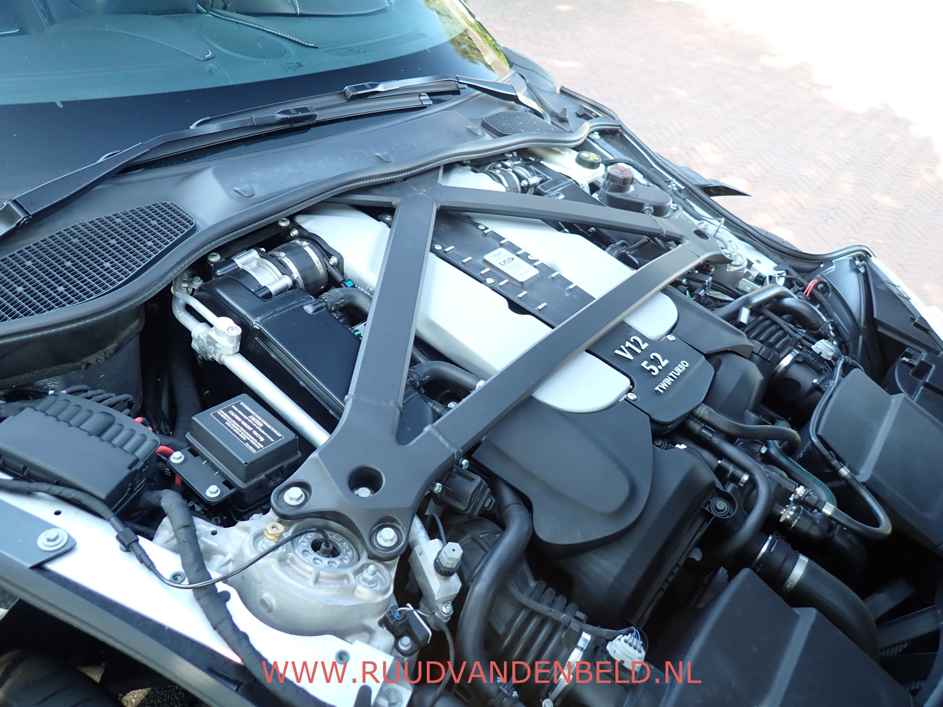 Foto van Aston Martin DBS