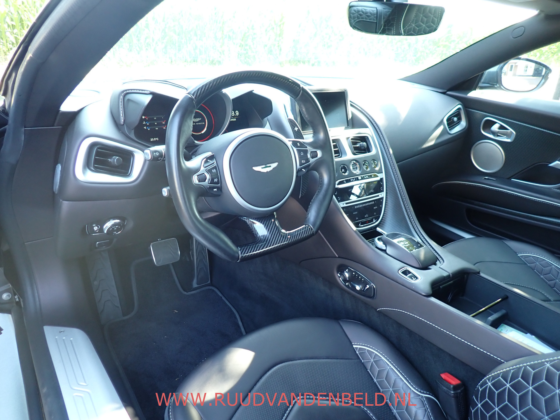 Foto van Aston Martin DBS