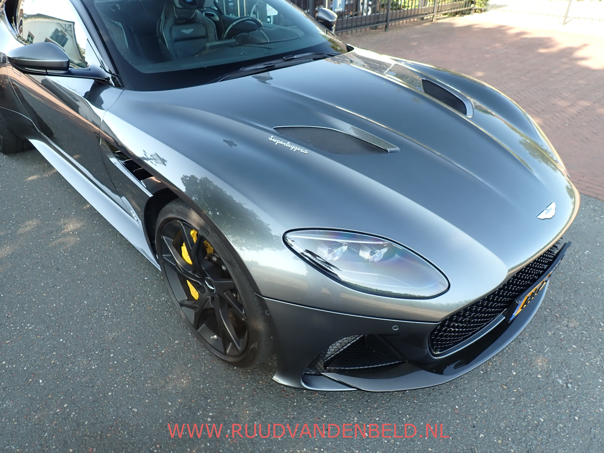 Foto van Aston Martin DBS