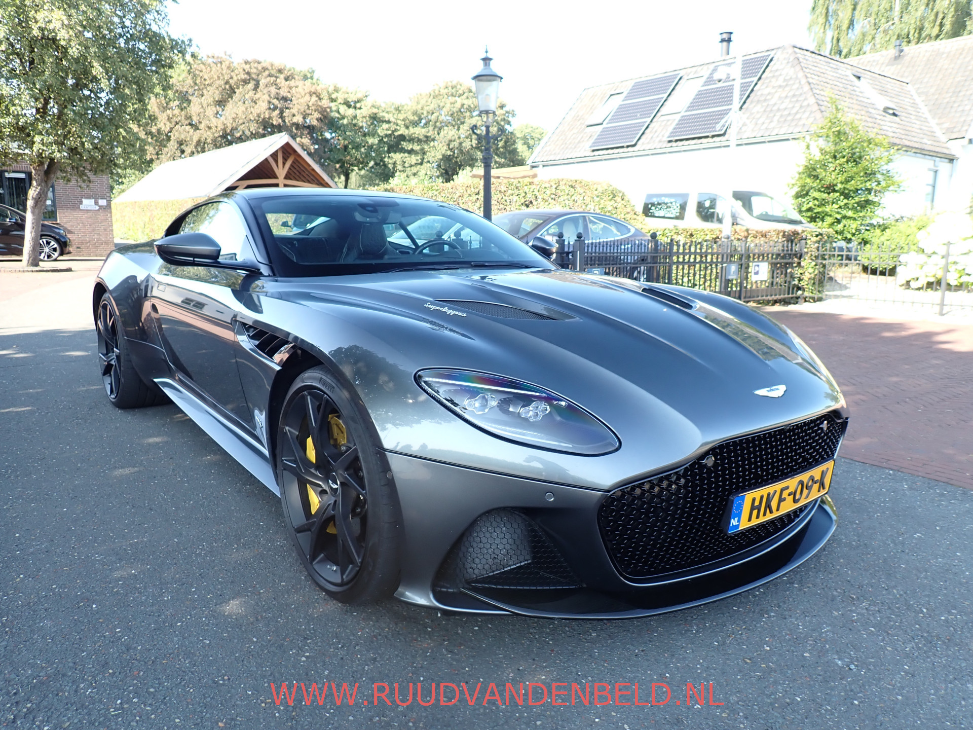 Foto van Aston Martin DBS