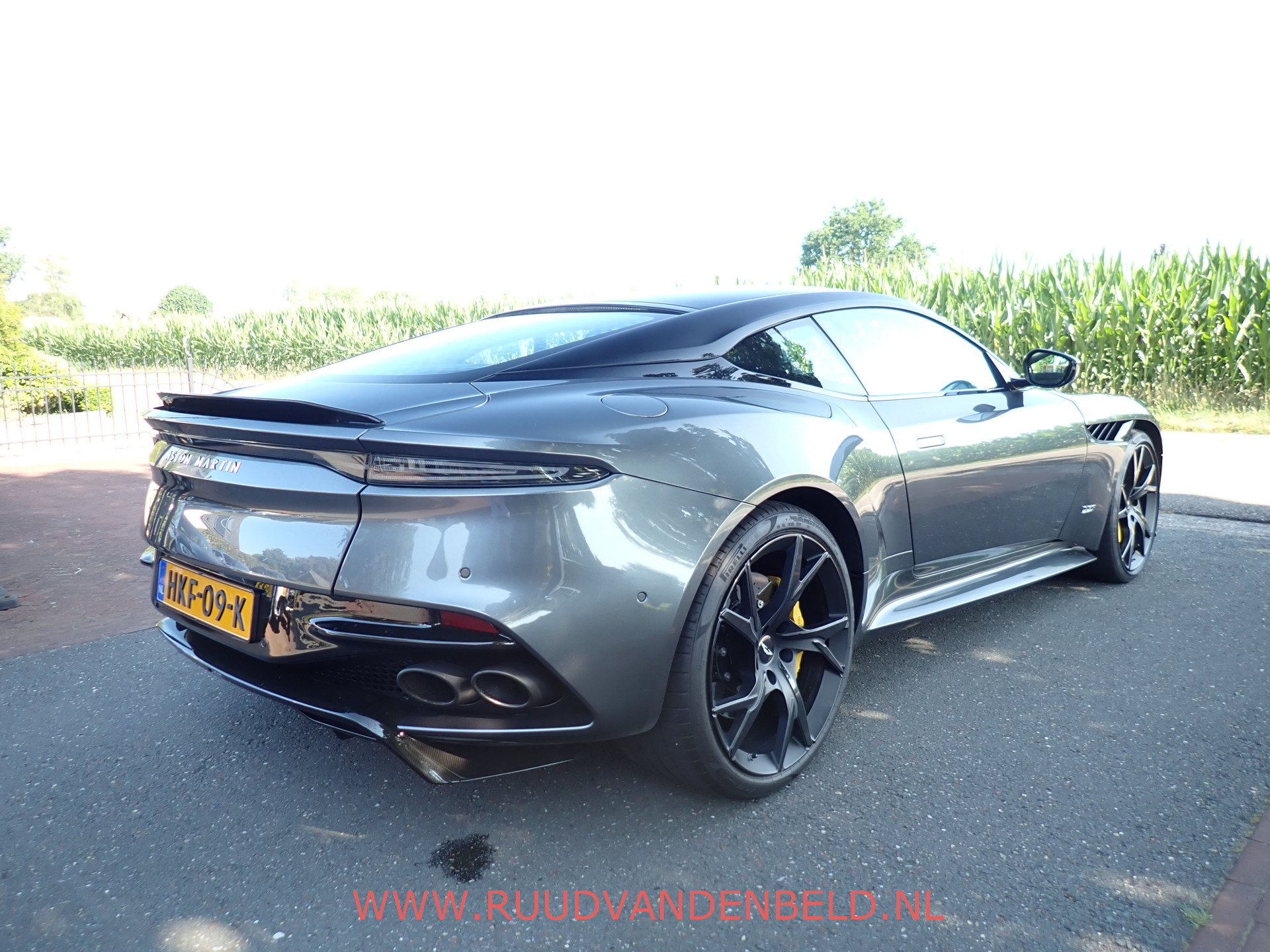 Foto van Aston Martin DBS