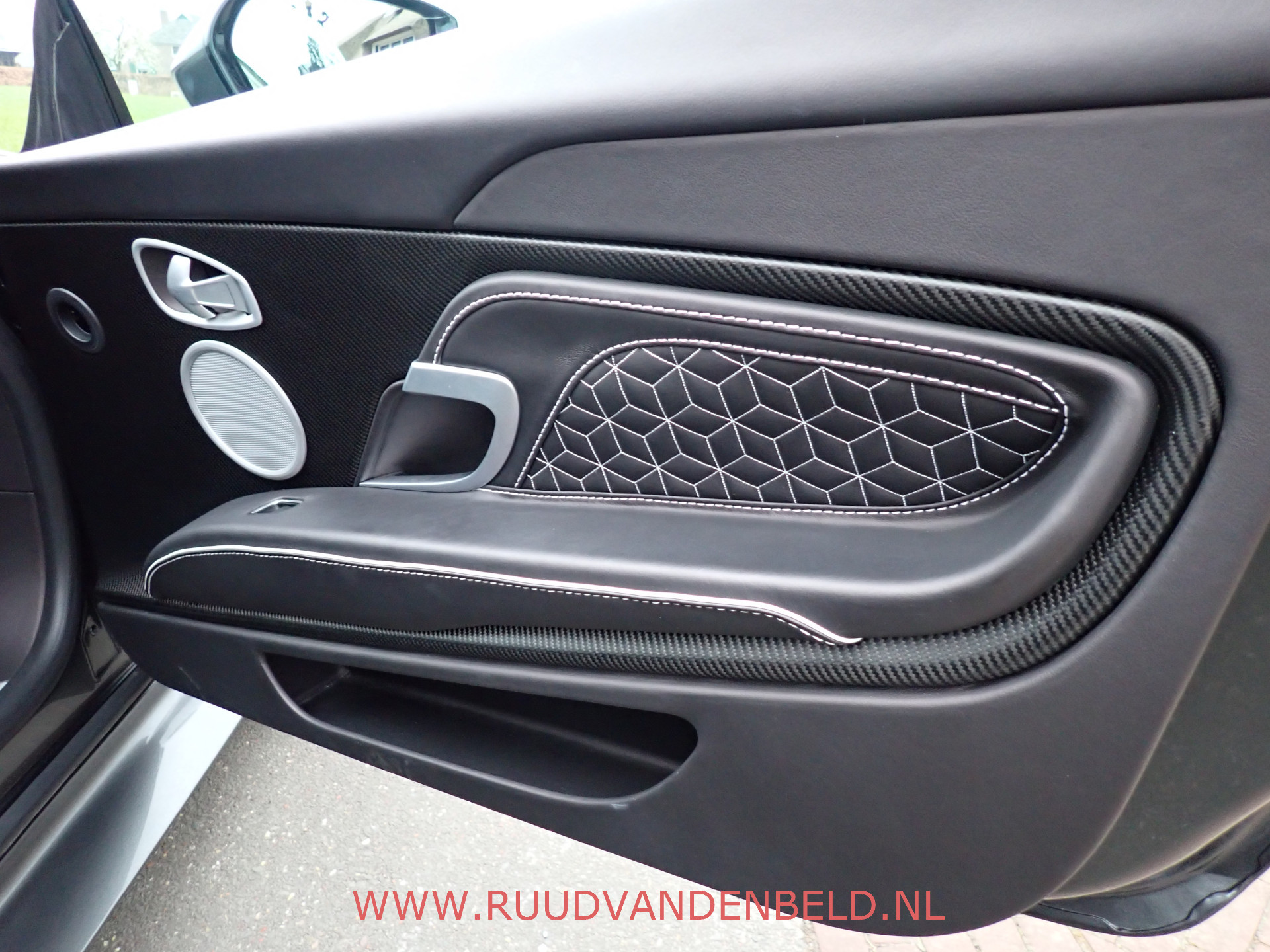 Foto van Aston Martin DBS