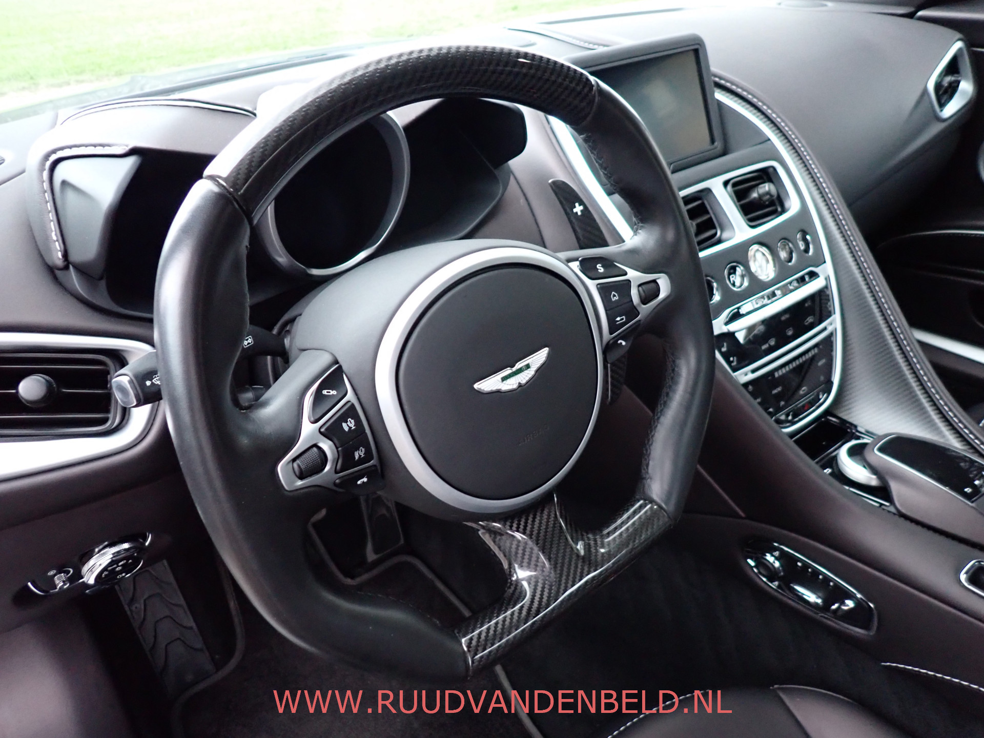 Foto van Aston Martin DBS