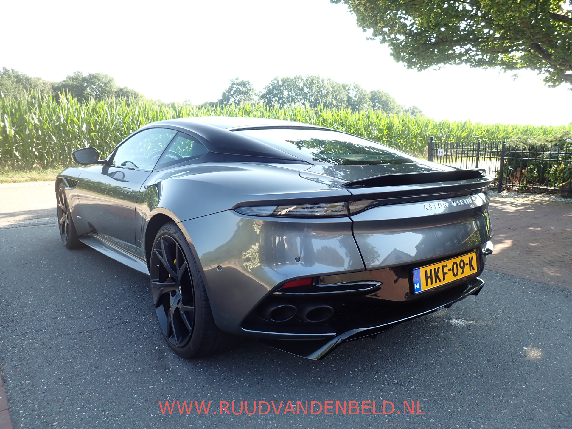 Foto van Aston Martin DBS