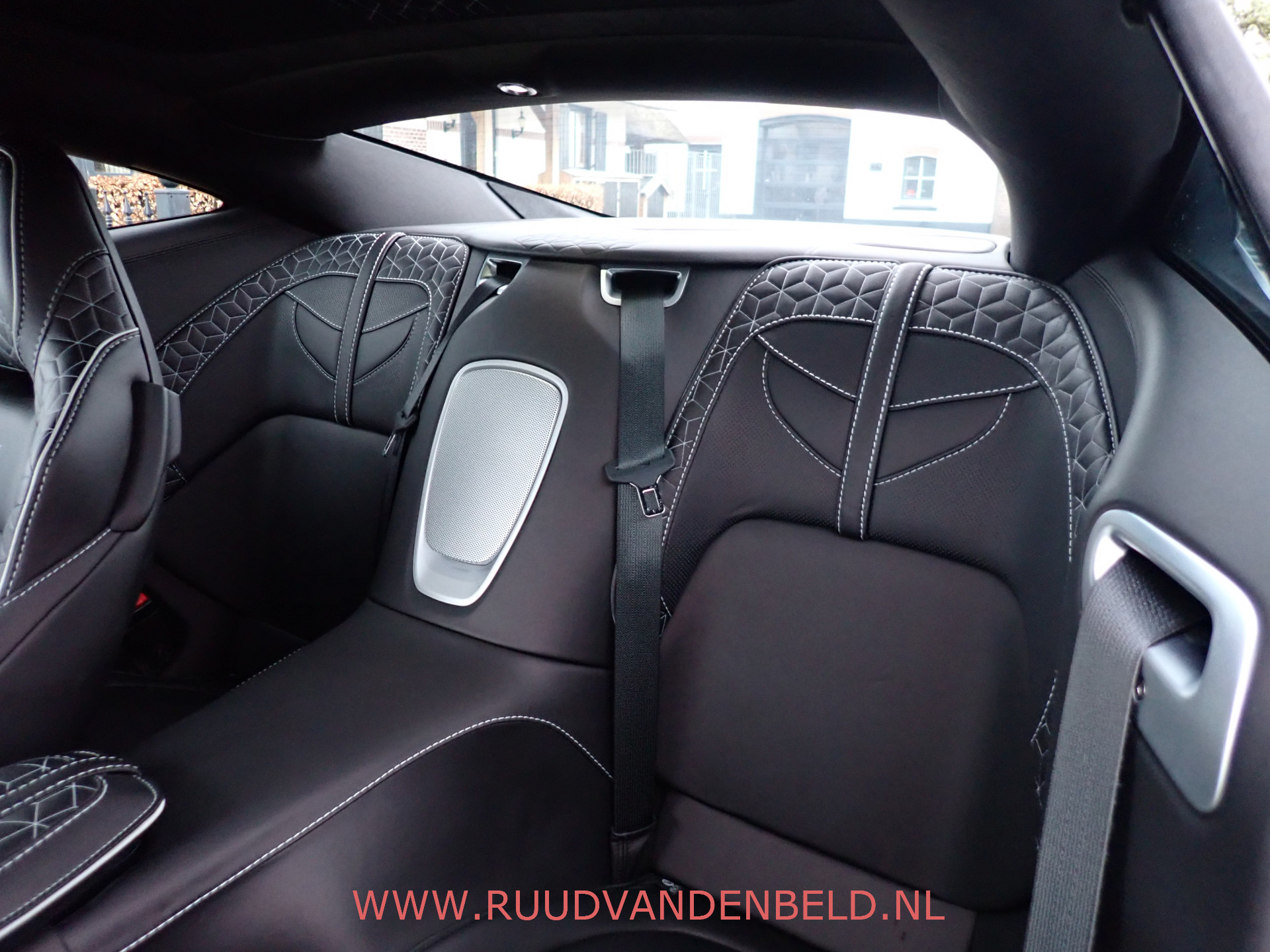 Foto van Aston Martin DBS